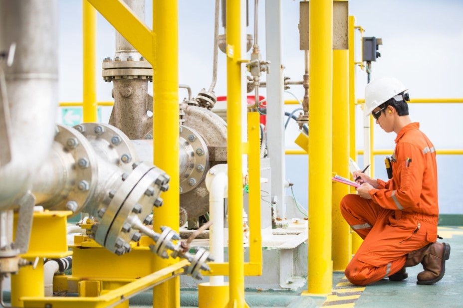 Explore UAE energy-sector vacancies from ENOC, ADNOC, Halliburton, Wood and Emarat. Find official recruitment links and check job requirements.